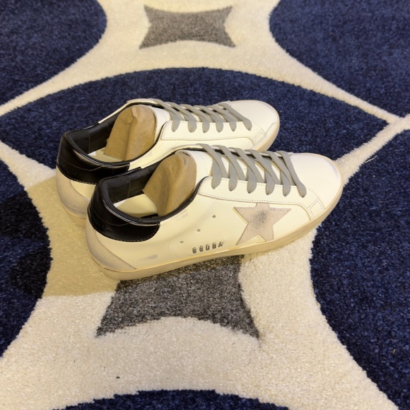 Golden Goose Super-Star Black Heel Tab and Metal Stud size 39 - Picture 3 of 7